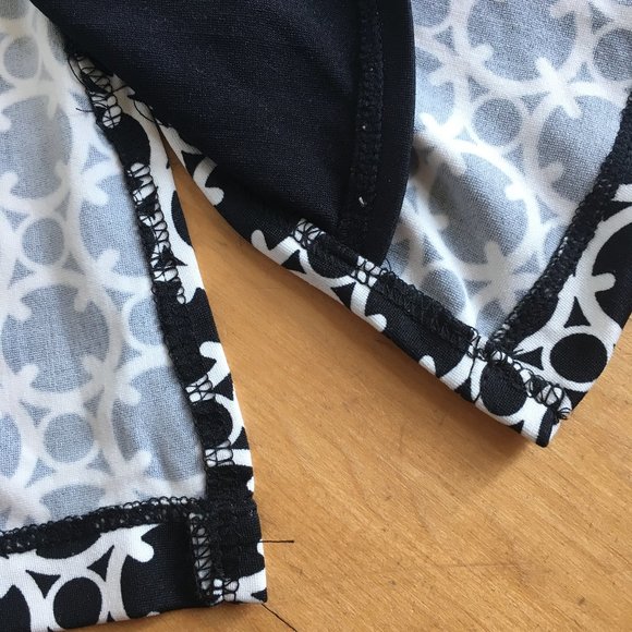 Notations Black and White Abstract Layered Top 3X - Picture 12 of 12